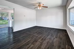 200 Hampdon Ct, Bolingbrook, IL 60440 - Photo 2