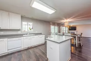 340 Kennedy Dr, Antioch, IL 60002 - Photo 12