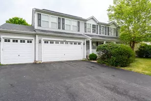 340 Kennedy Dr, Antioch, IL 60002 - Photo 2