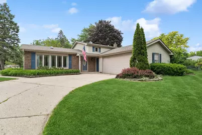413 Catalpa Lane, Libertyville, IL 60048 - Photo 1