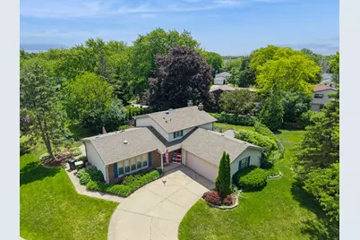 413 Catalpa Lane, Libertyville, IL 60048 - Photo 2
