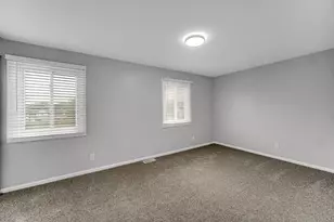 451 Yorkshire Sq, Bolingbrook, IL 60440 - Photo 12