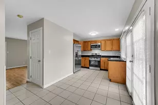 451 Yorkshire Sq, Bolingbrook, IL 60440 - Photo 6