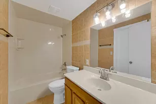 451 Yorkshire Sq, Bolingbrook, IL 60440 - Photo 12