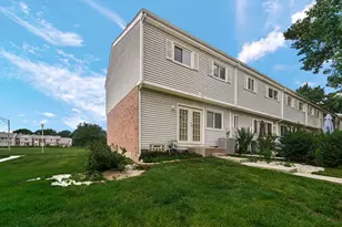 451 Yorkshire Sq, Bolingbrook, IL 60440 - Photo 2