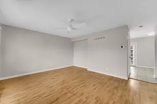 451 Yorkshire Sq, Bolingbrook, IL 60440 - Photo 8