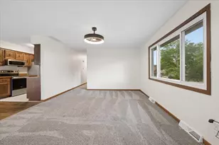 1810 Kerrybrook Ct, Sycamore, IL 60178 - Photo 4