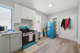 9015 S Muskegon Ave, Chicago, IL 60617 - Photo 14