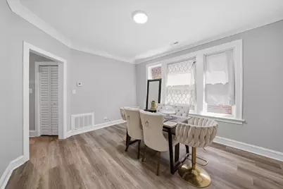 9015 S Muskegon Avenue, Chicago, IL 60617 - Photo 8