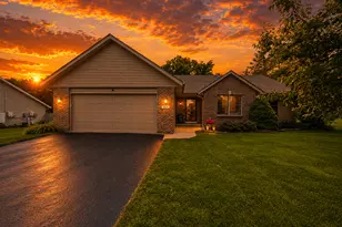 614 Moth St, Pecatonica, IL 61063 - Photo 2