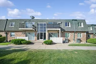 9954 S 84th Terrace S, Palos Hills, IL 60465 - Photo 1