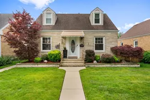 7727 W Berwyn Ave, Chicago, IL 60656 - Photo 1