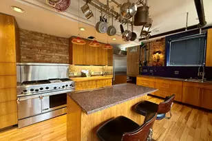 2329 W Farwell Ave, Chicago, IL 60645 - Photo 8