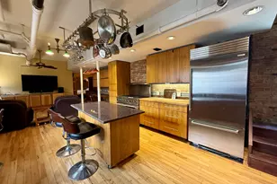 2329 W Farwell Ave, Chicago, IL 60645 - Photo 12