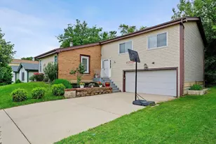 290 Loveland Dr, Glendale Heights, IL 60139 - Photo 1