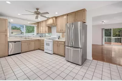 290 Loveland Drive, Glendale Heights, IL 60139 - Photo 8