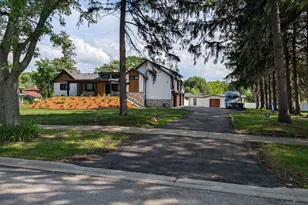 675 W Gilbert Rd, Palatine, IL 60067 - Photo 2