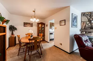 931 E Kings Row, Palatine, IL 60074 - Photo 4