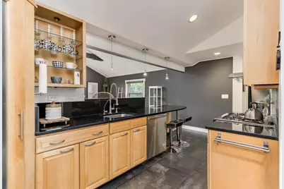 21W363 Walnut Road, Glen Ellyn, IL 60137 - Photo 8
