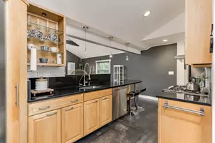 21W363 Walnut Rd, Glen Ellyn, IL 60137 - Photo 8