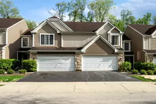 207 Locksley Dr, Streamwood, IL 60107 - Photo 1