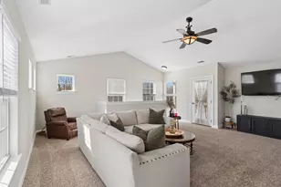 222 Bakers Dr W, Lakemoor, IL 60051 - Photo 4