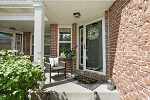1102 Pine Valley Ct, Elgin, IL 60124 - Photo 2