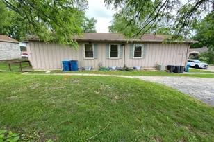 1004 Hemlock Ave, Dixon, IL 61021 - Photo 2