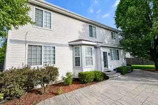 210 Balmoral Ct, Glendale Heights, IL 60139 - Photo 8