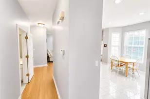210 Balmoral Ct, Glendale Heights, IL 60139 - Photo 10