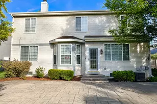 210 Balmoral Ct, Glendale Heights, IL 60139 - Photo 8