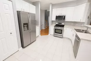 210 Balmoral Ct, Glendale Heights, IL 60139 - Photo 12