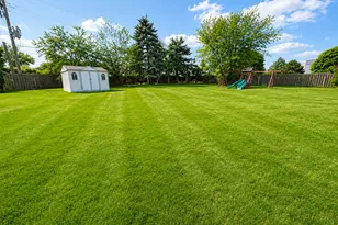 210 Balmoral Ct, Glendale Heights, IL 60139 - Photo 6