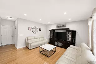 210 Balmoral Ct, Glendale Heights, IL 60139 - Photo 12