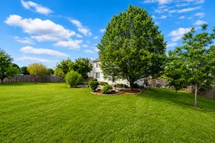 210 Balmoral Ct, Glendale Heights, IL 60139 - Photo 6