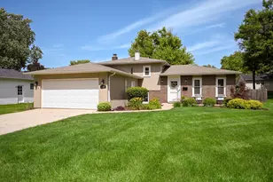 1967 Nottingham Ln, Wheaton, IL 60189 - Photo 1