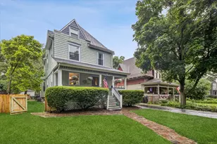 134 N Kensington Ave, La Grange, IL 60525 - Photo 2