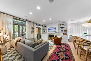 23 N Racine Ave, Chicago, IL 60607 - Photo 2