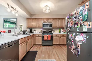 2840 Cobblestone Dr, Crystal Lake, IL 60012 - Photo 4