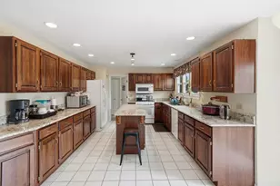 930 Ripple Brook Ln, Elgin, IL 60120 - Photo 8