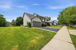 930 Ripple Brook Ln, Elgin, IL 60120 - Photo 2