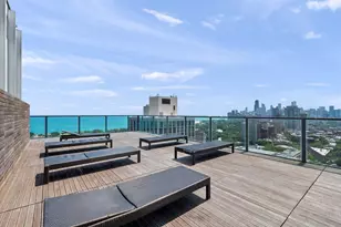 2400 N Lakeview Ave, Chicago, IL 60614 - Photo 16