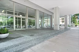2400 N Lakeview Ave, Chicago, IL 60614 - Photo 2