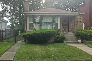 10928 S Parnell Ave, Chicago, IL 60628 - Photo 1