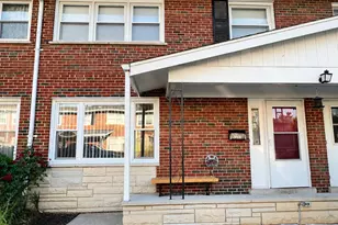 916 N Boxwood Dr, Mount Prospect, IL 60056 - Photo 1