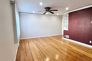 916 N Boxwood Dr, Mount Prospect, IL 60056 - Photo 2