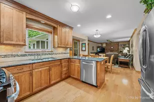 9901 Fox Bluff Ln, Spring Grove, IL 60081 - Photo 10