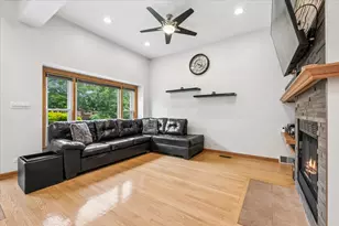 5858 N Luna Ave, Chicago, IL 60646 - Photo 4