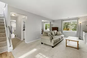 404 Dover Dr, Roselle, IL 60172 - Photo 6