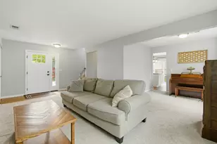 404 Dover Dr, Roselle, IL 60172 - Photo 10